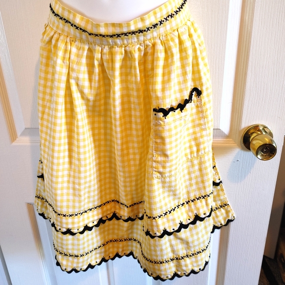 Vintage yellow white checkered blk/lace half apron